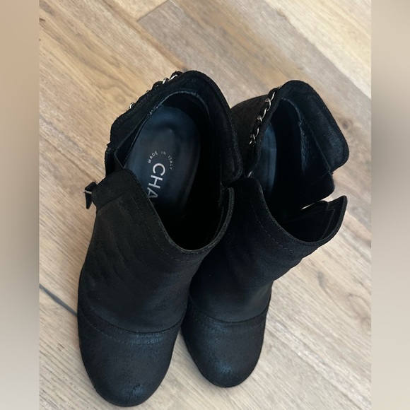 Chanel suede ankle boots - Picture 4 of 11
